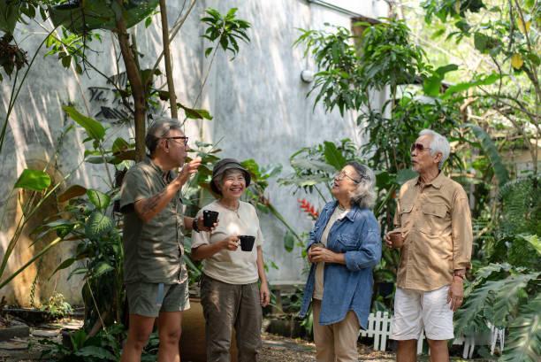 很多人这一生最深的心理伤口，往往不是外人留下的，而是最亲近的人，一刀一刀划出来