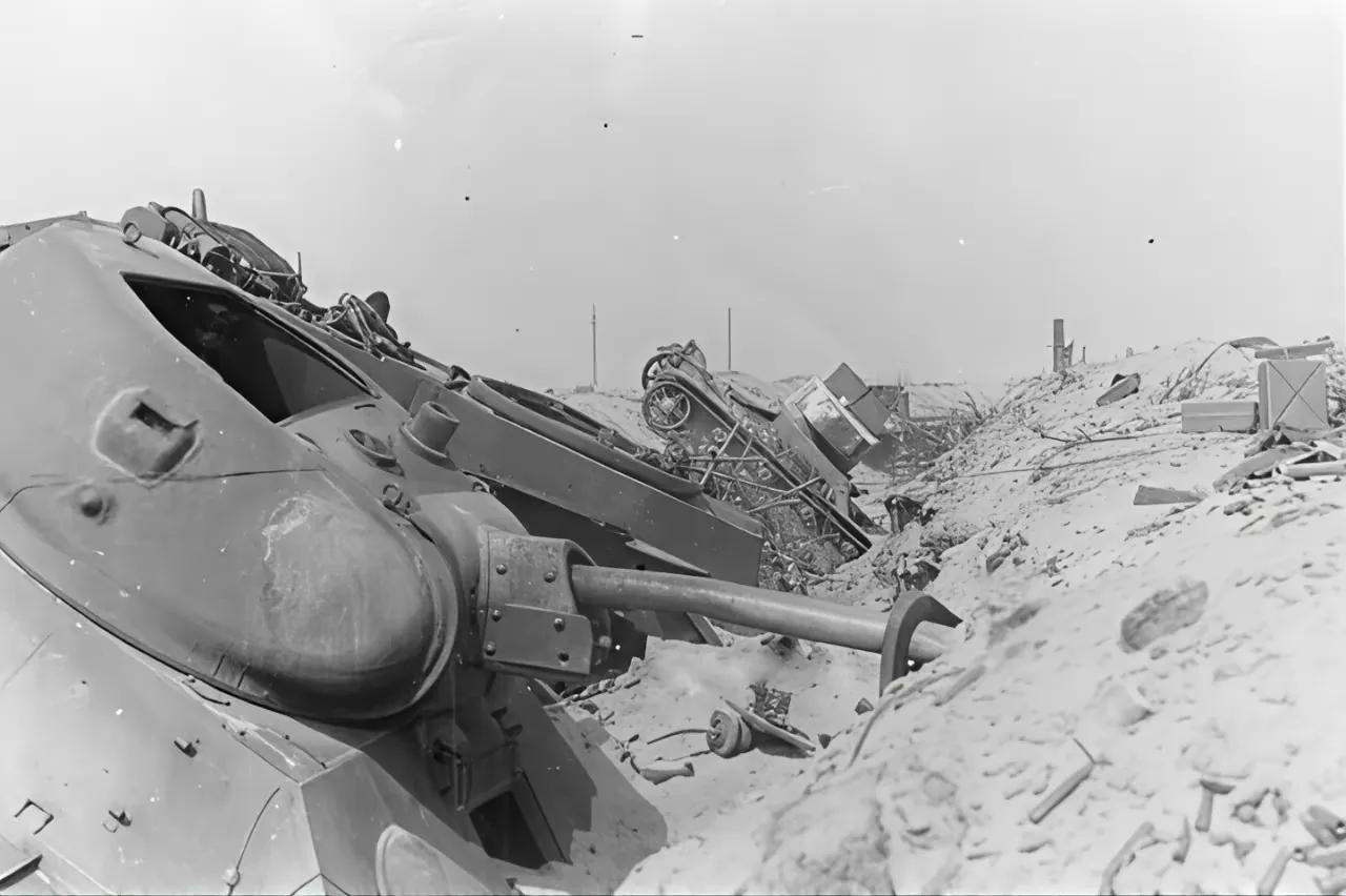 二战期间，反坦克壕沟，还是起到很大作用，这些坦克栽到这样的沟里，是无论如何也爬不