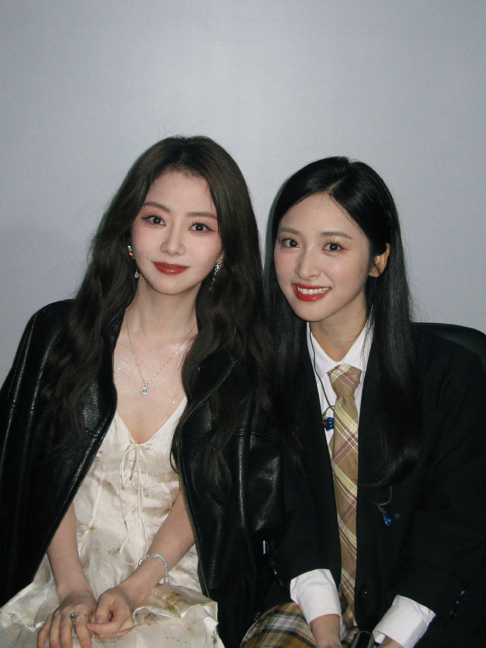 谭松韵沈月合影好养眼的同框，祝美女友谊长存