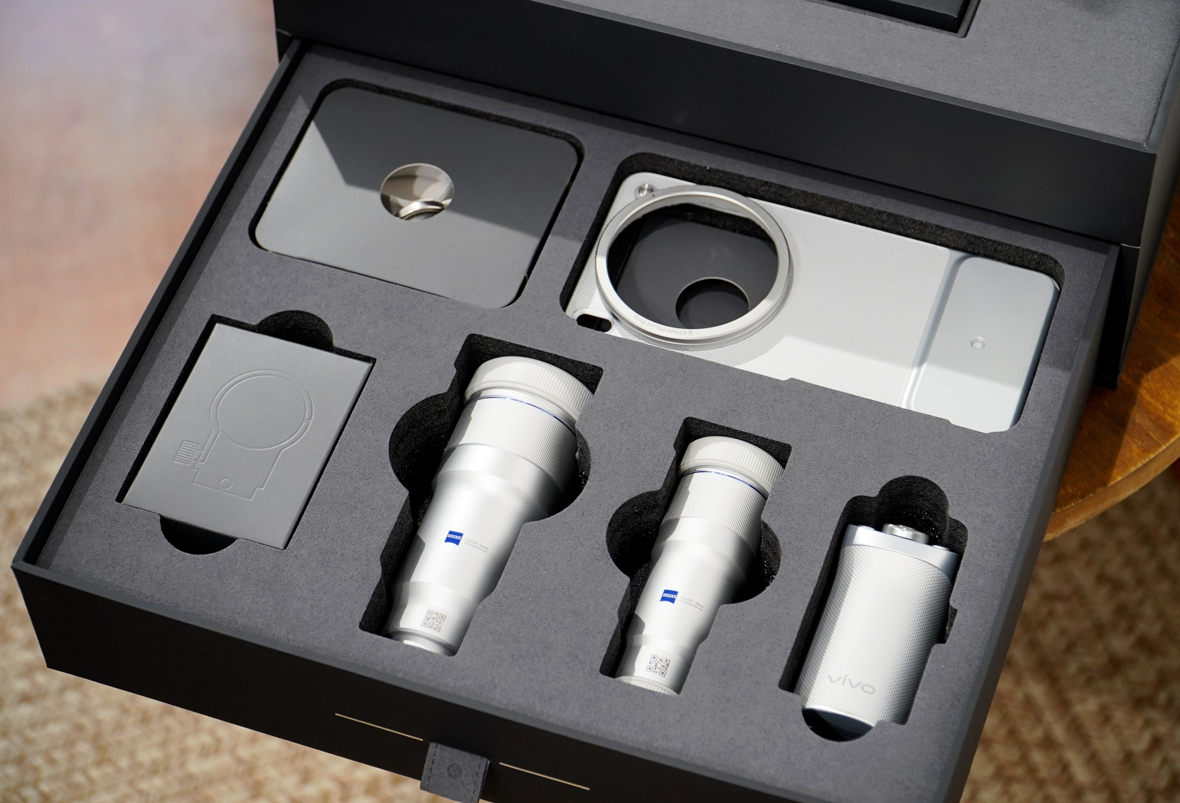 vivoX300Ultra摄影师套装开箱图赏：子弹兄买的时候就在想，都买X3