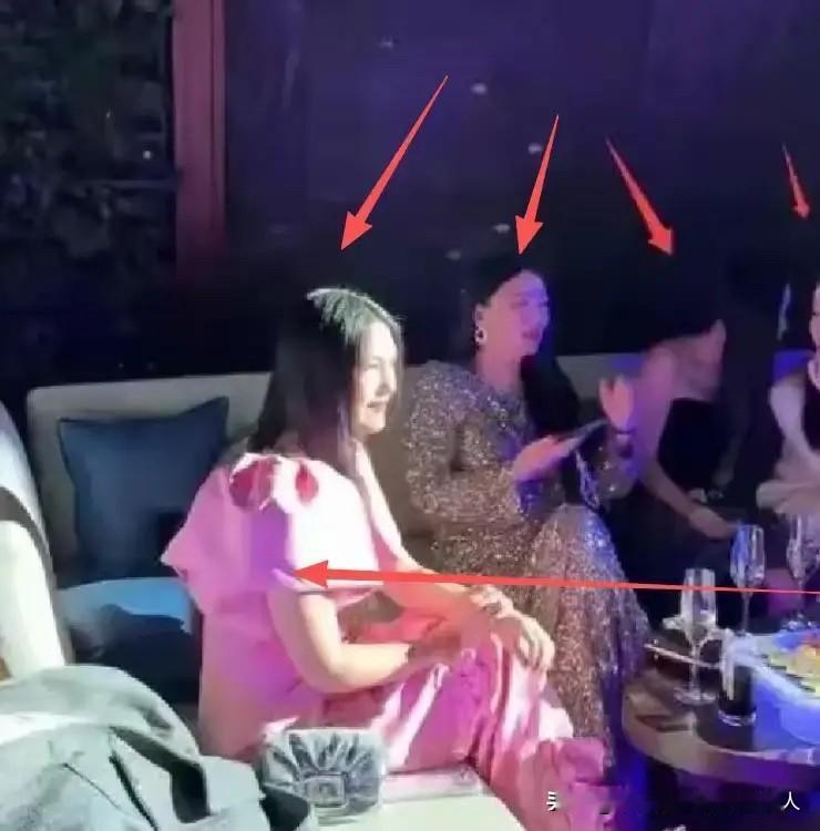 李湘这事，我真替她感到尴尬。带15岁女儿王诗龄参加大湾区晚宴，她想领着孩子凑