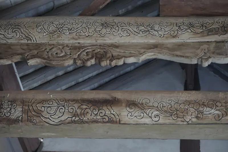河南拆迁炸出乾隆雕花木梁！0.3毫米雕花藏时光密码，网友：别拆了建博物馆挖