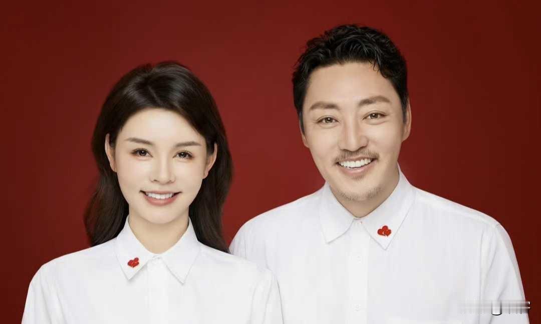 46岁演员赵达结婚，王阳送祝福，并称他是寝室6弟。今天赵达和赵小夕晒出结婚照，