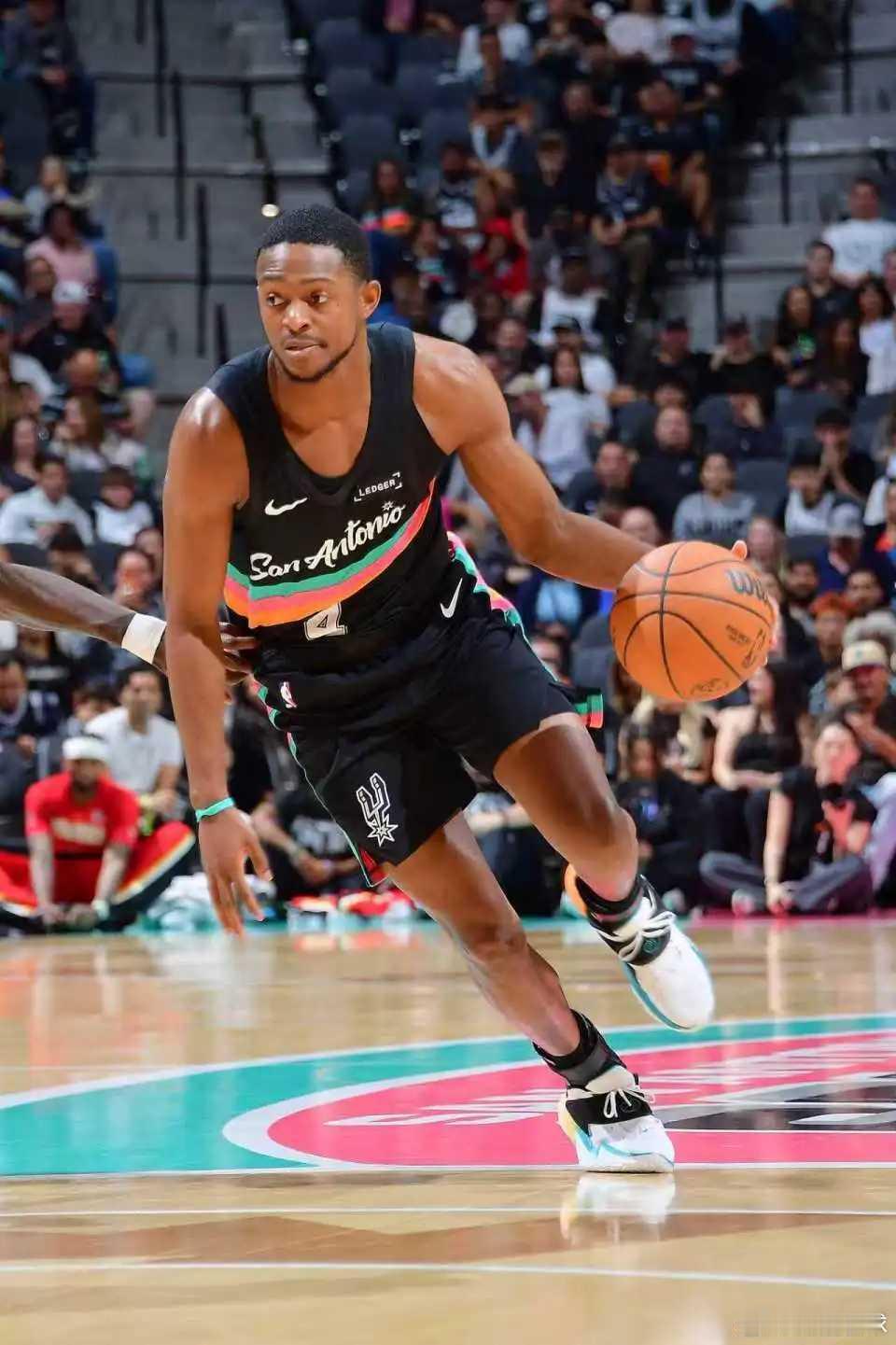 文班缺席马刺力克老鹰3连胜沃克38分生涯新高福克斯26+9北京时间11月21日