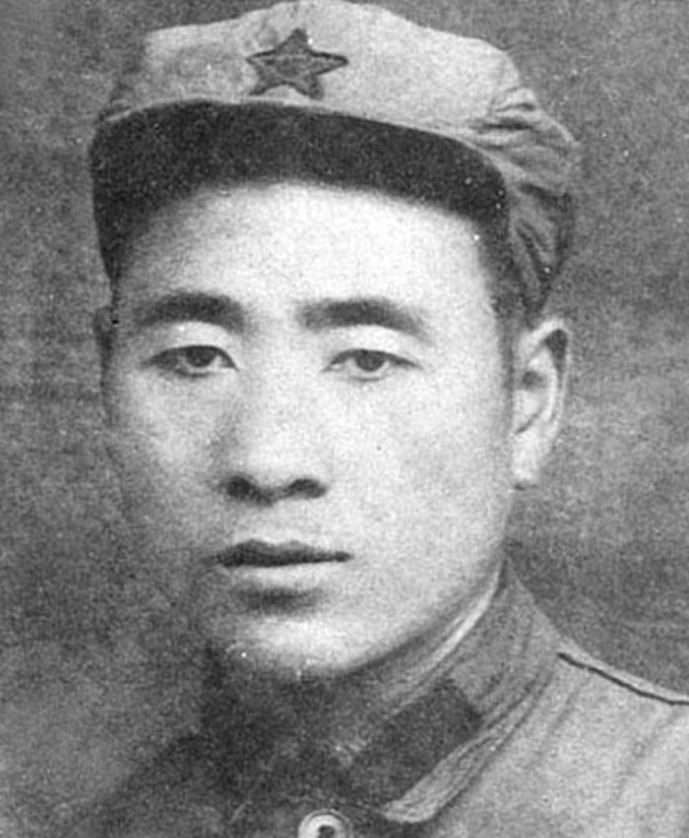 在我军历史上，红四军的地位至高无上，第一任军长是朱德，第二任军长是林彪，当时还只