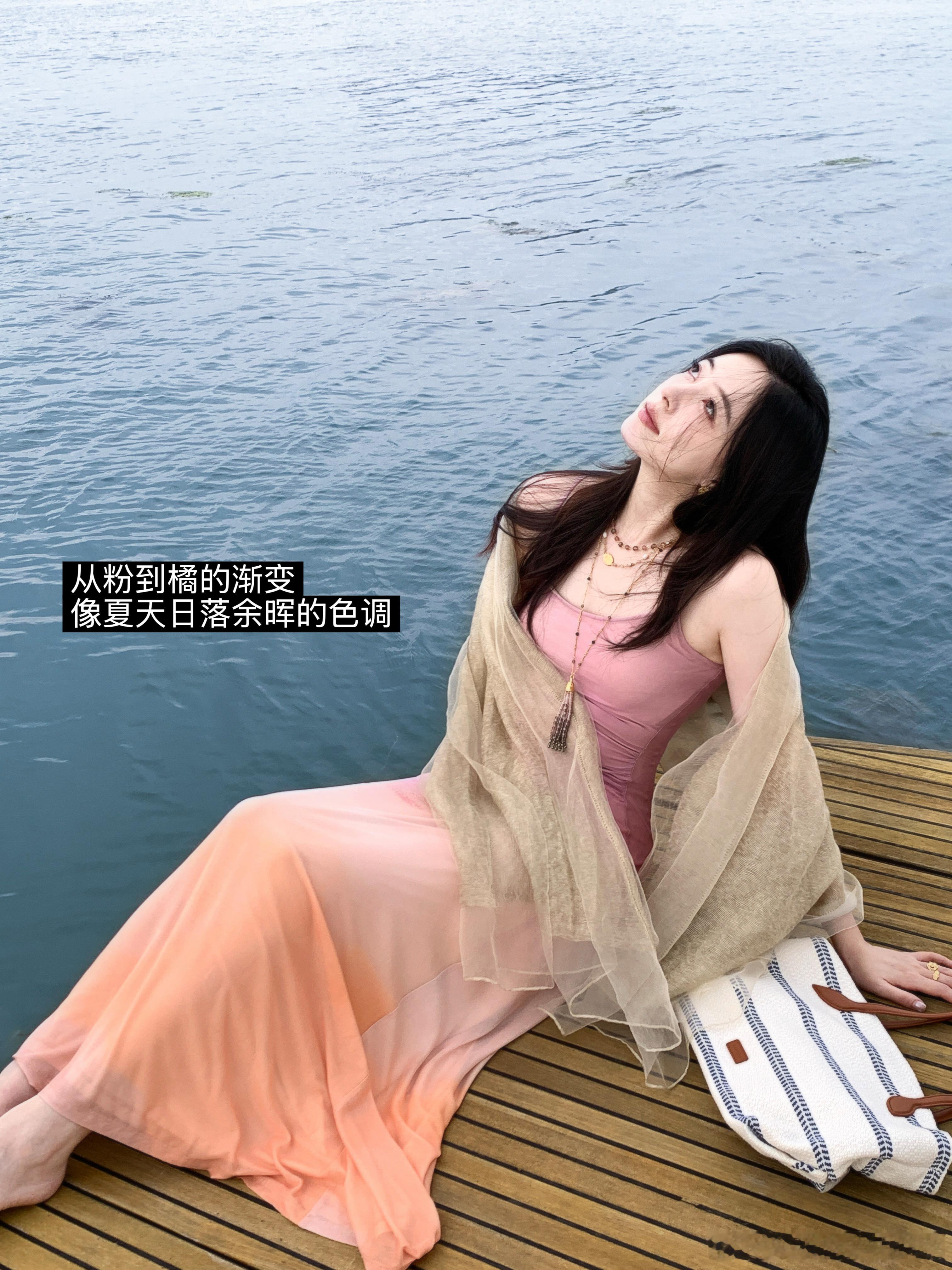 🌷剧透一组浪漫粉色系吧！1️⃣氛围感拉满的法式小粉裙，拼接蕾丝花边，精致优雅系