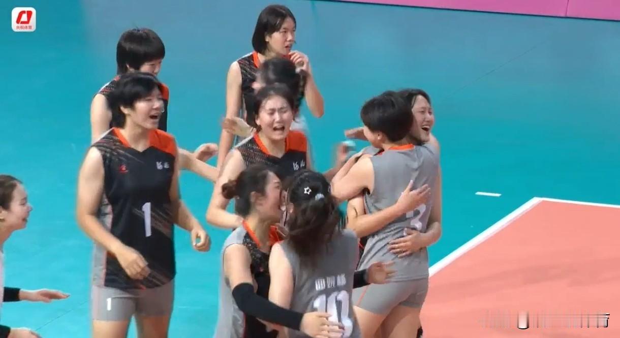 河北小女排爆冷杀入四强，天津女排赶紧到河北挑人。U18河北女排被认为是名不见经传