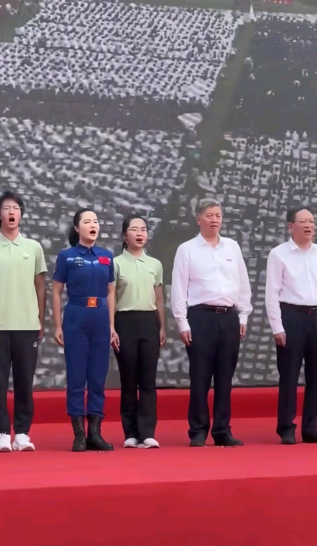9月19日，航天女英雄王浩泽到江苏南京回母校参加了一天的活动，她是中国首位登上太