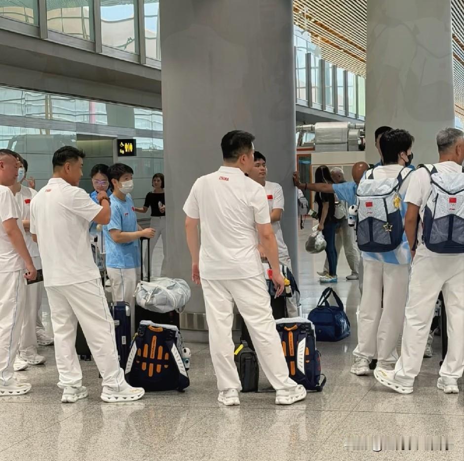 这次亚运会，国乒出征队伍很小。小于一般WTT大满贯的队伍，也小于世乒赛、亚锦赛的