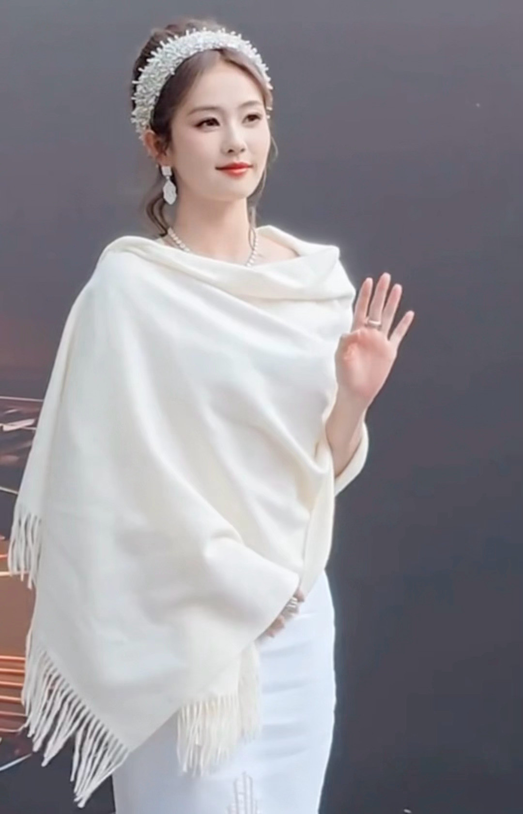 路人镜头下的白鹿。。啊啊啊好温柔大气的美白鹿美神​​​