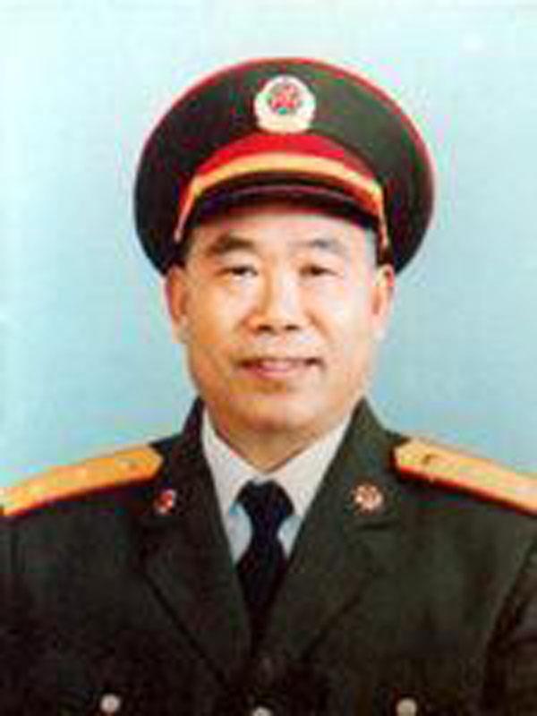 张明，1925年出生，山东邹平临池镇北山村人，原南京军区纪委书记。1938年，参