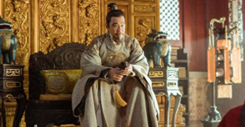 明朝时期，朱棣兵入南京城时，俘虏了自己的大嫂吕氏。当他看到衣衫不整、狼狈不堪的吕