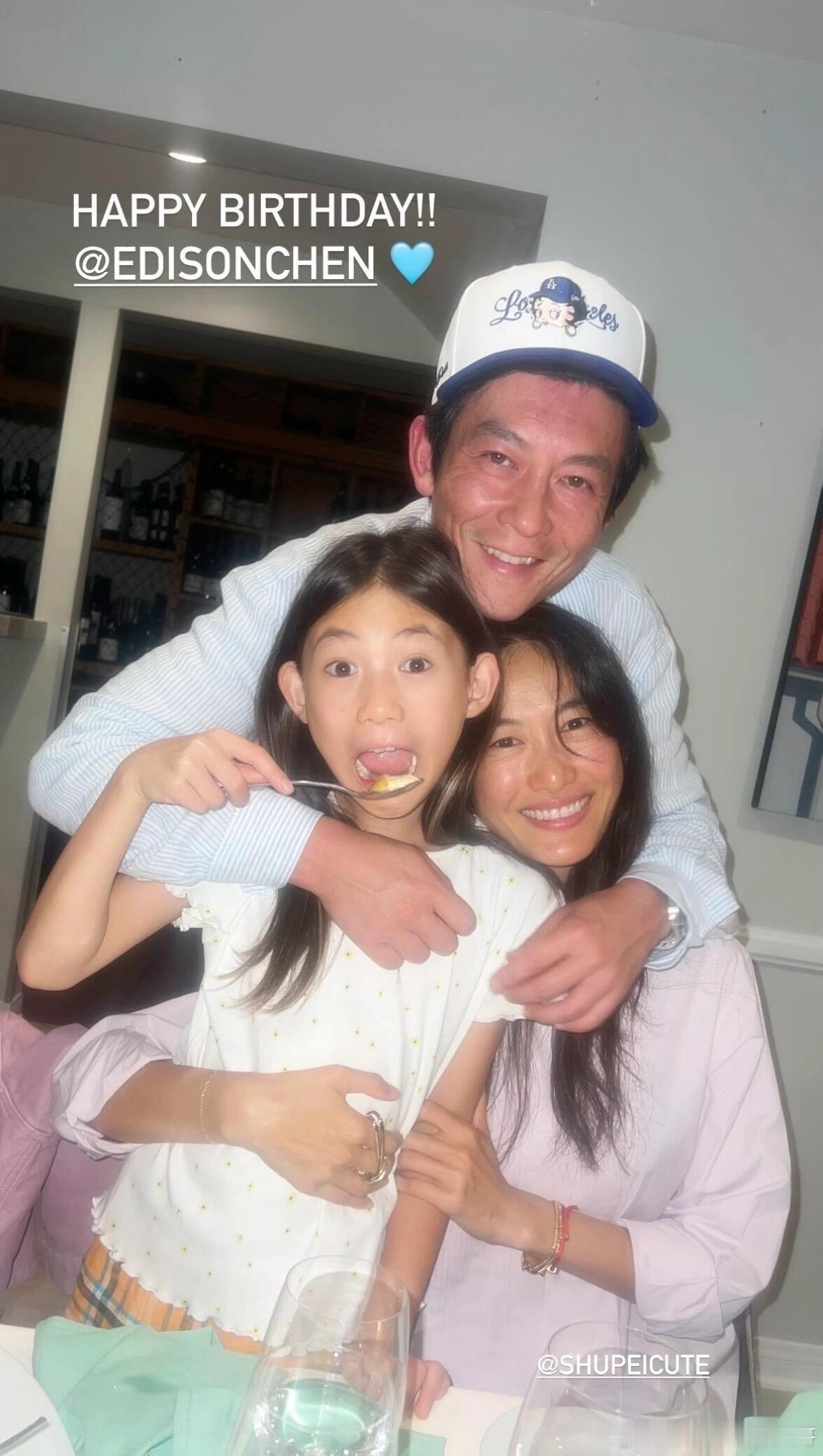 陈冠希45岁生日全家福陈冠希生日全家福陈冠希45岁生日全家福，苍老了不少​​