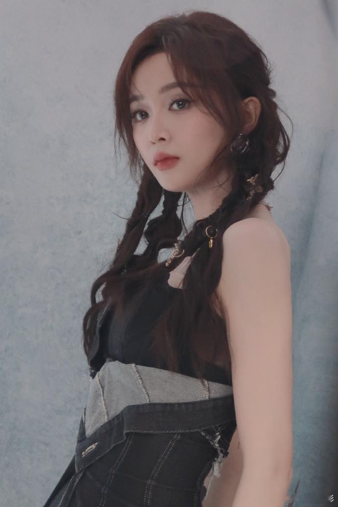 吴宣仪双边编发造型吴宣仪双边编发造型真的是觉得太好看了吧，咱们的姐姐真的是