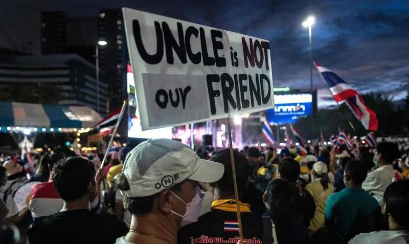 “叔叔不是我们的朋友！”泰自豪党起草对佩通坦不信任动议。泰自豪党曾经也是也泰党