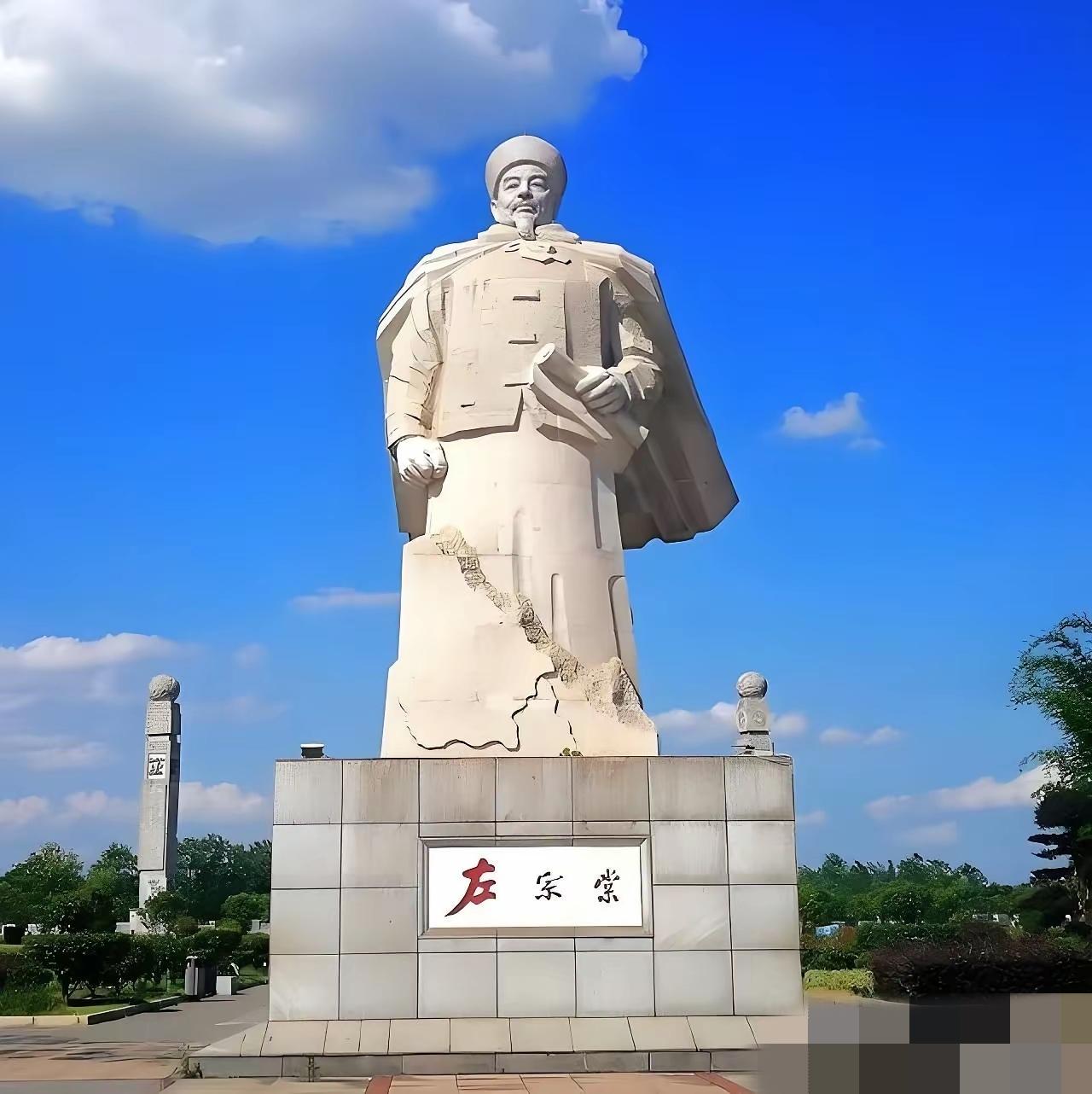 左宗棠收复西域回京，太后屏退众人，只问一句：“三千万两白银、五年征战，两万将士血