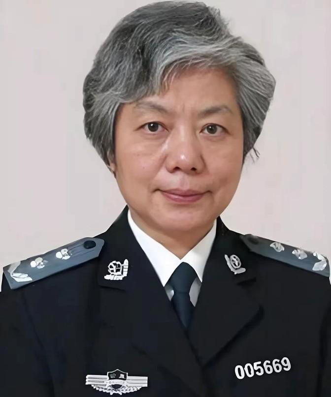 “不能判刑，那就高额罚款！”中国人民公安大学李玫瑾教授提出过一个建议，凡是扶