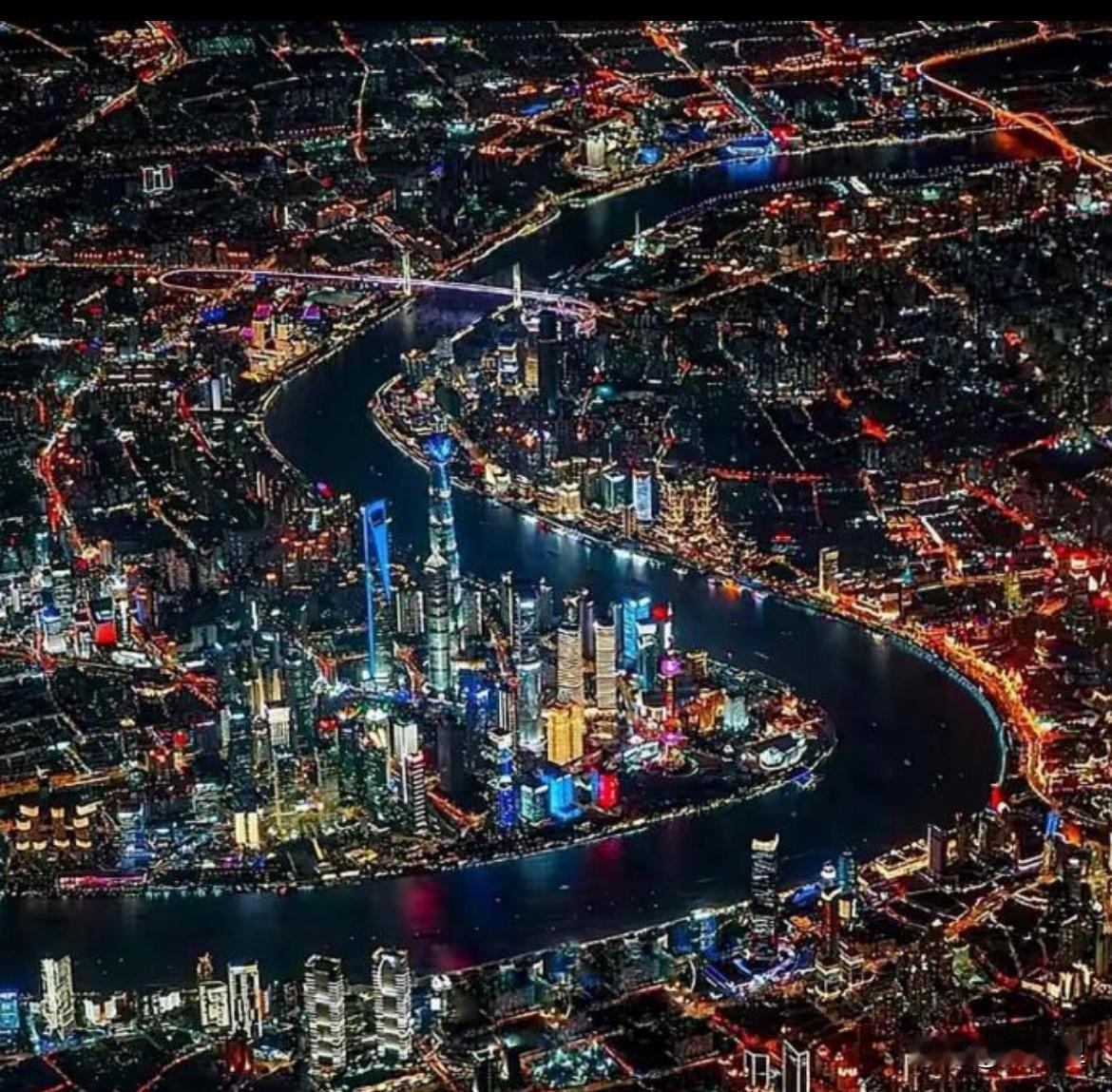 如果东莞或者香港不并入深圳，深圳永远只能跟在上海后面了，现在的趋势越来越明显了，