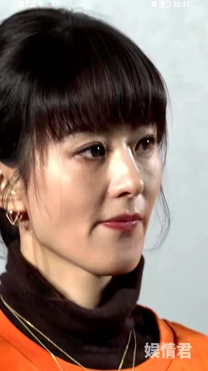 圆脸一夜消失，38岁赵丽颖暴瘦认不出她原本带点婴儿肥，镜头里像邻家妹妹。