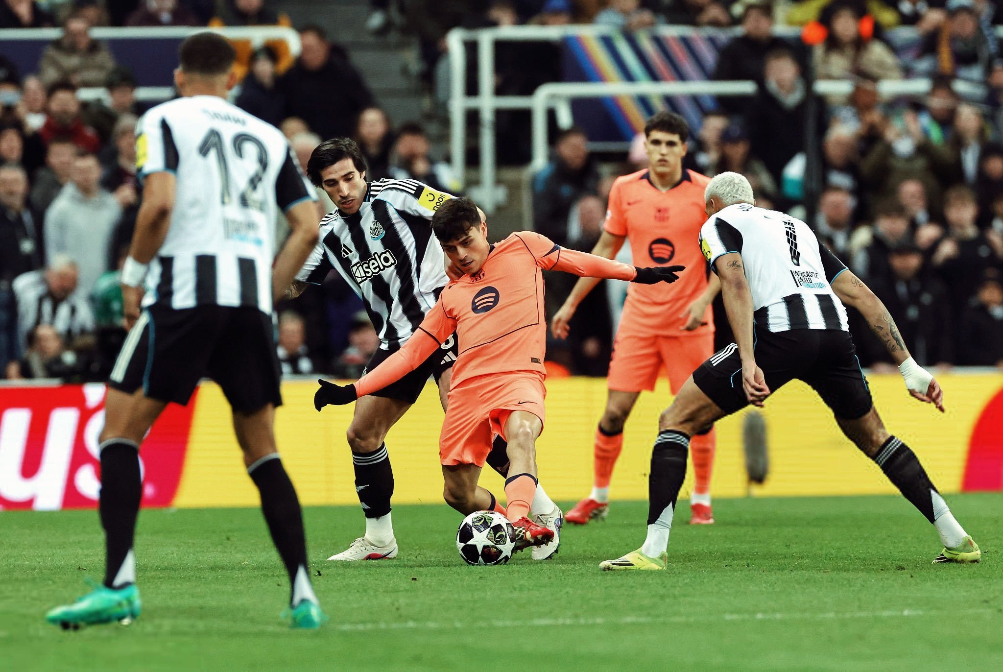 关于佩德里？弗里克：“这场比赛我们必须小心谨慎。如你所知，他本赛季遭遇了两次伤病