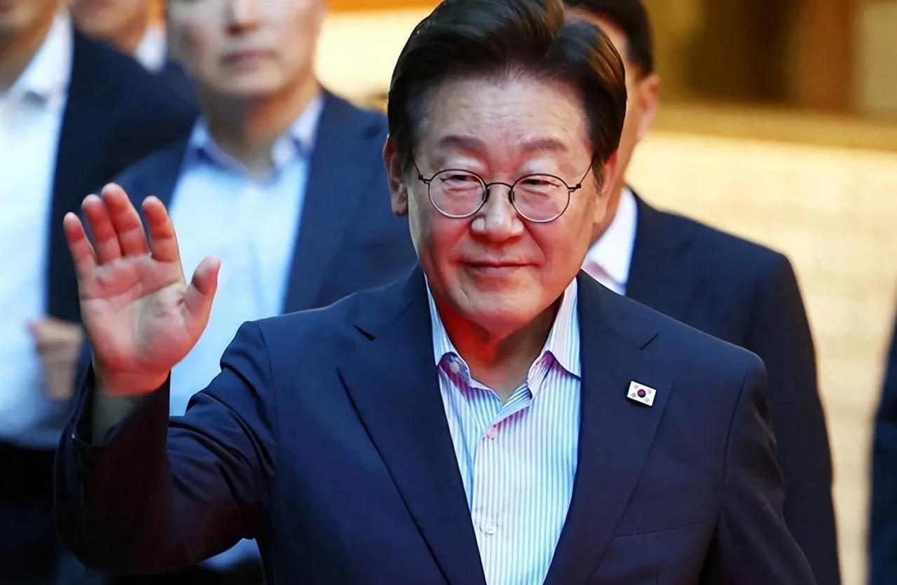 派代表团过来都没用，李在明怎么当上总统的，他自己心知肚明，摆在李在明面前只有两条