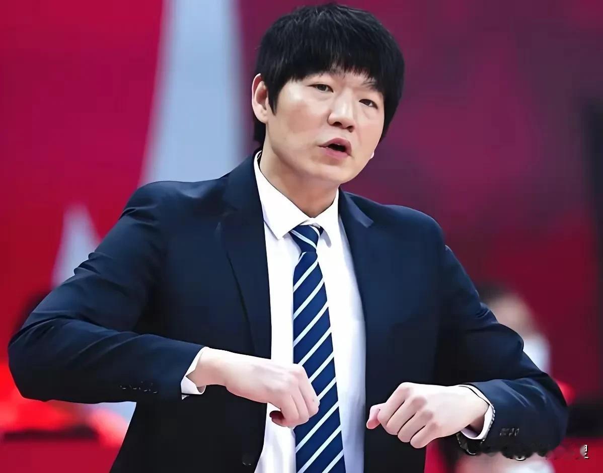 邱彪西装一摔，虽然换来了被当场驱逐+禁赛2场和6万罚款的处罚，但同时也换来了山东