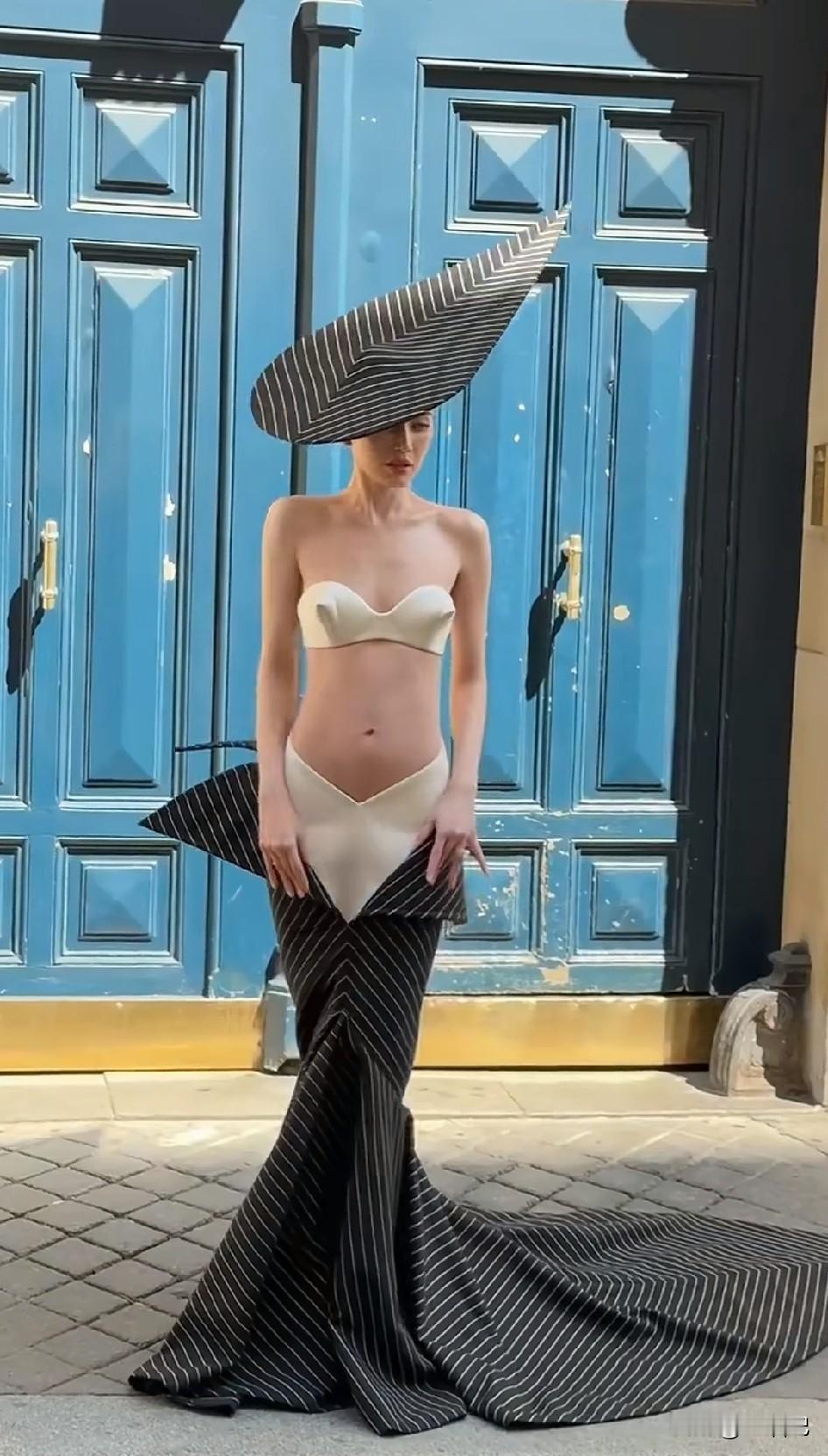 这是MaiDavika（昵称Mai）～泰国比利时混血的女演员兼超模，这套是Ro