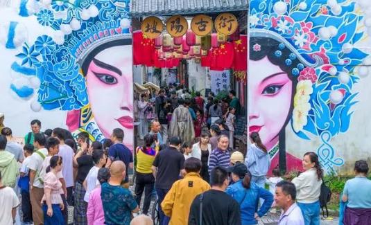 官媒把话挑明了！这次罕见地直戳痛点：居民收入不强，不能再光催大家掏钱了！这话