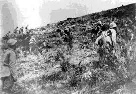 淮海战场，重建的74军副军长兼师长，带头冲锋违抗军令，称“血战到底，绝不后撤！”