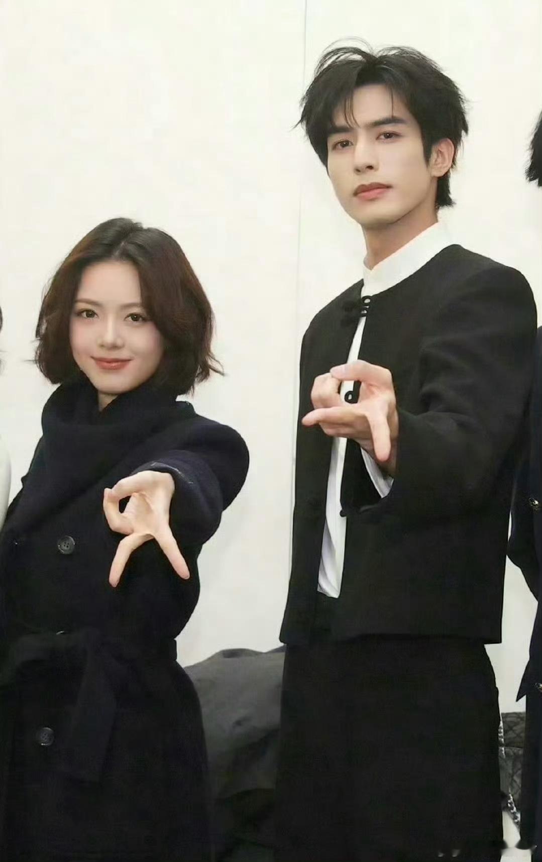 宋威龙在庆功宴上哭了不哭不哭，宋威龙和赵今麦赶紧安排下一部吧