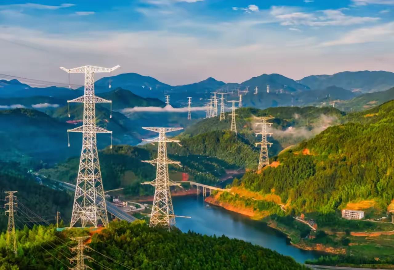 全世界终于看明白，为什么中国在25年疯狂囤积石油！现在美伊大战全球能源危机，中国