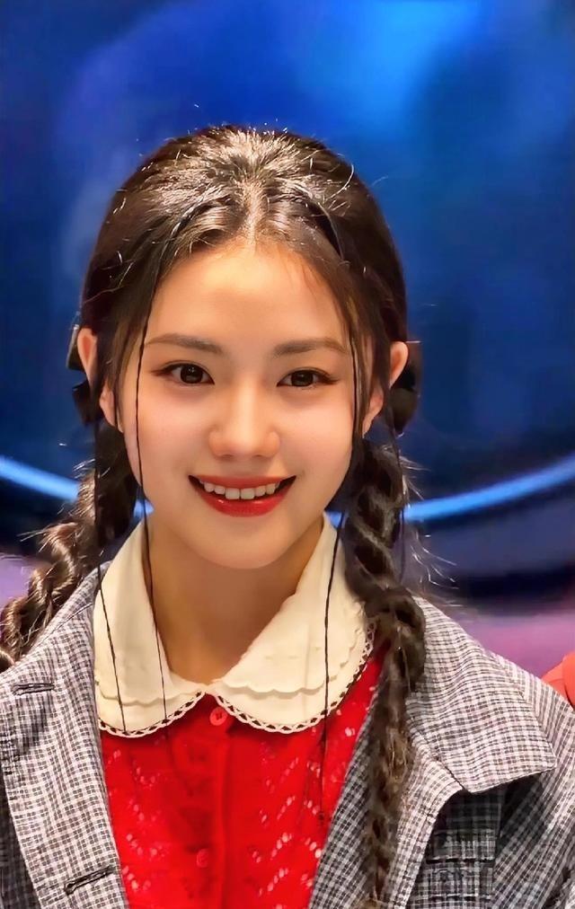 张艺谋眼光确实毒辣，镜头闪过刘浩存，真的就是让人眼前一亮的感觉，这样依次看过去，