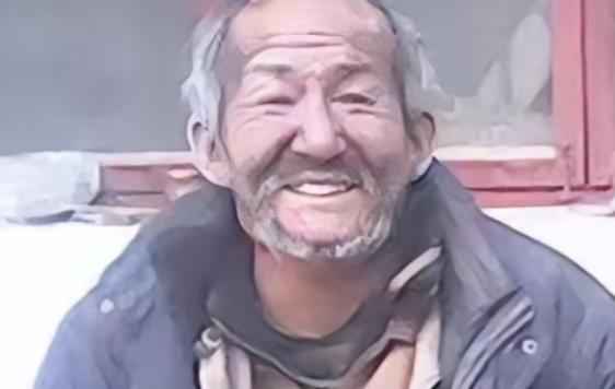 北京收容所一幕：落魄流浪汉填表露真名，民警当场认出豫东知名才子。上世纪九十年代