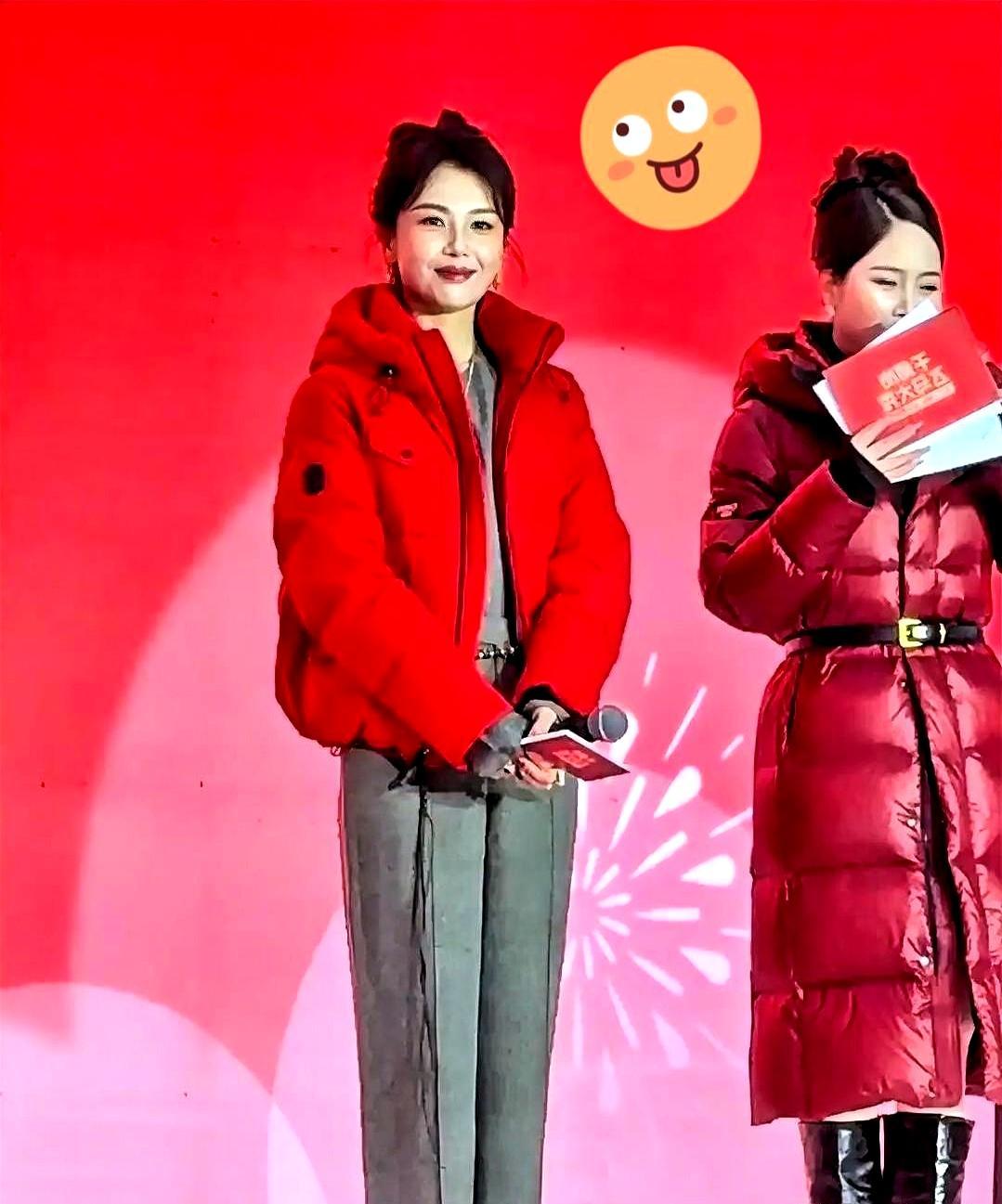 47岁刘涛穿件红羽绒服逛奥莱，被路人随手一拍，全网疯传。不是Moncler