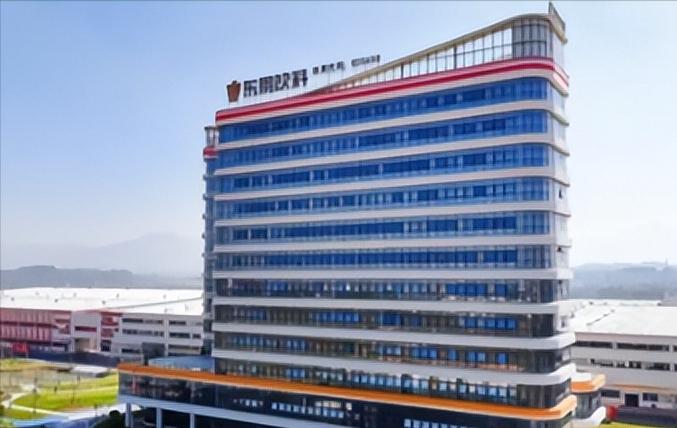 2009年，一个代工厂厂长把红牛配方偷回家，没想到，15年后自己带着东鹏特饮，能