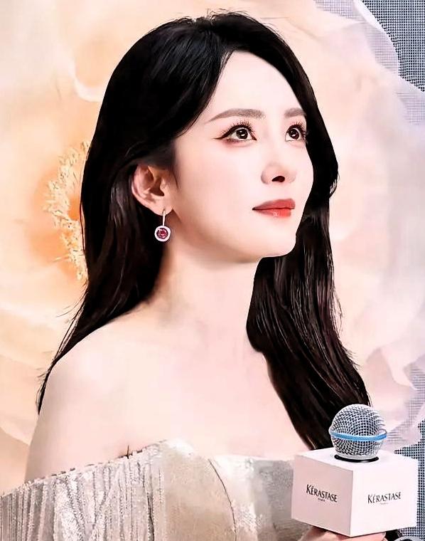 这也太现实了吧？《生万物》剧组全员拿奖，就杨幂落了空！品质盛典一结束，《生