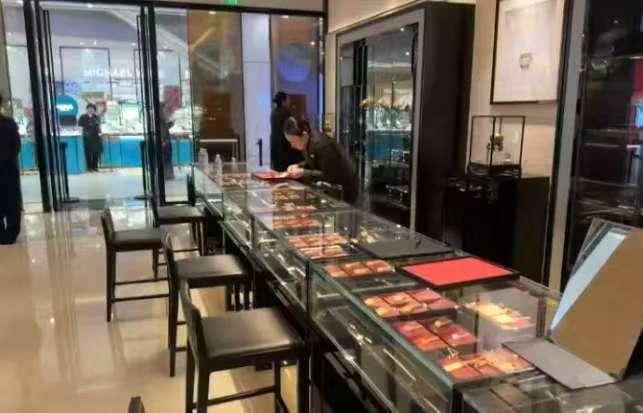 大家发现了吗？最近社会上出现了3个现象。先说黄金，曾几何时，大家一看到金价涨