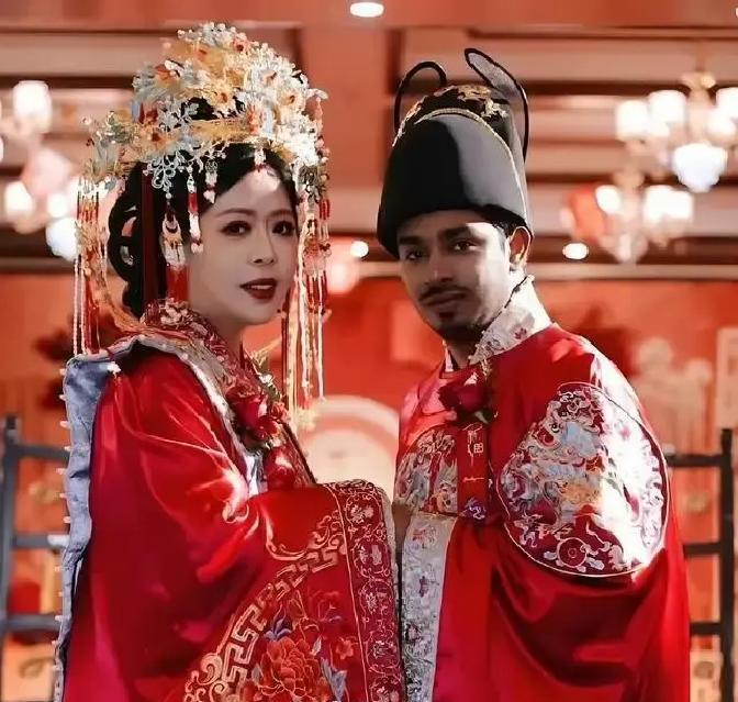 网上有种说法很火：印度人拿不到中国国籍，就钻政策空子，靠和中国人结婚，一步步把父
