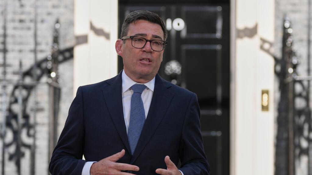 英首相首次承认俄干预脱欧公投，但未提供任何具体证据，俄方斥为“愚蠢之举”。英国