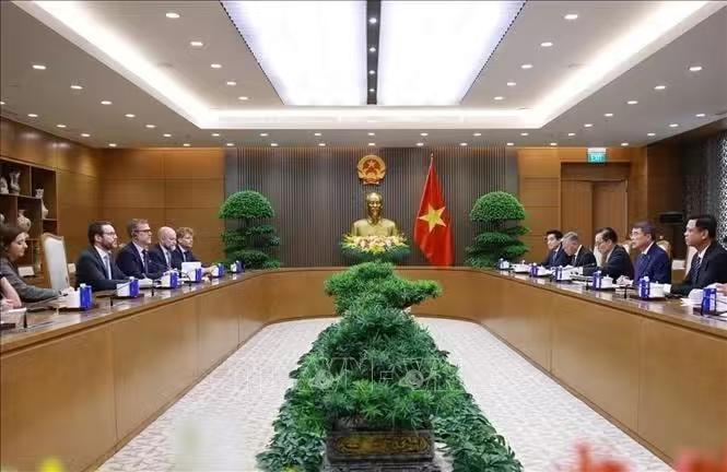 黎明兴的风格明显跟范明政不同！黎明兴在政府驻地会见了英国驻越南大使伊恩·弗鲁