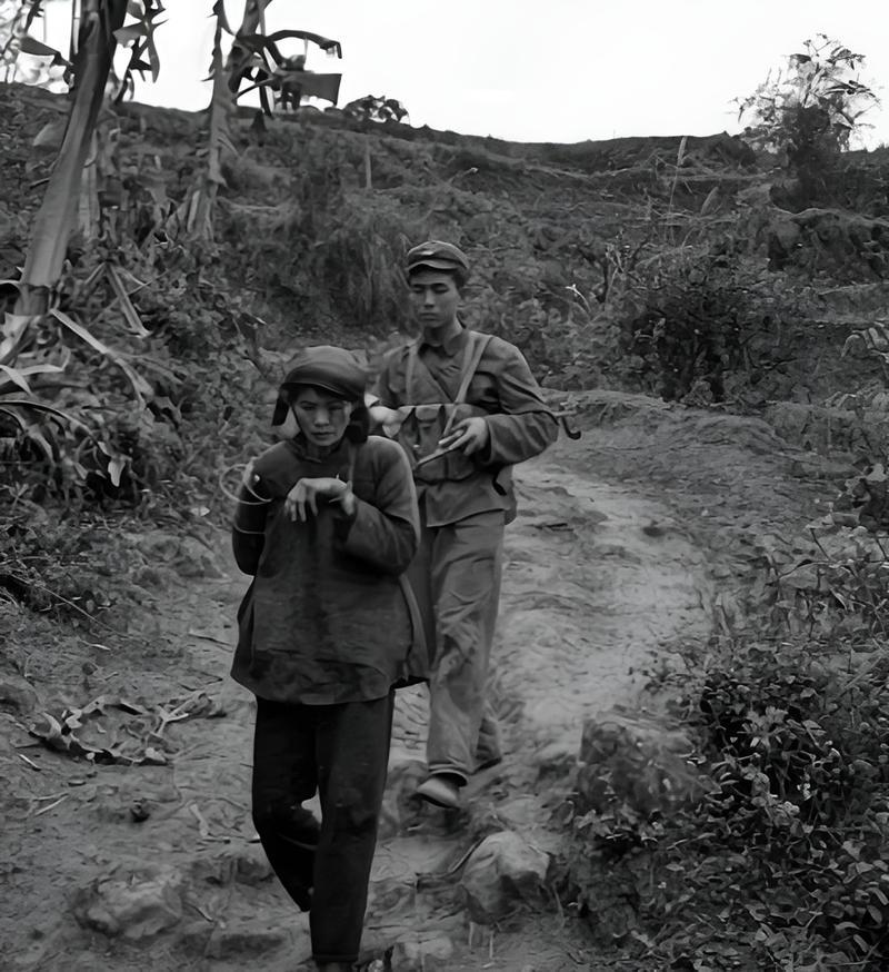 117名越南女兵成了战俘，她们以为自己活不过那一天。1979年对越自卫反击战