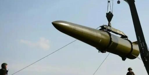 俄罗斯至今没用核武器，不是心慈手软。俄罗斯手握核武器库存，却在乌克兰冲突中保持