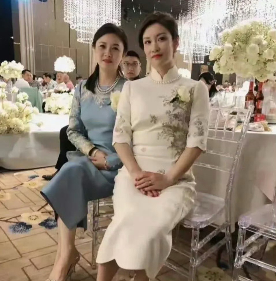 婚礼上的两家亲家母，一个比一个好看啊​​​