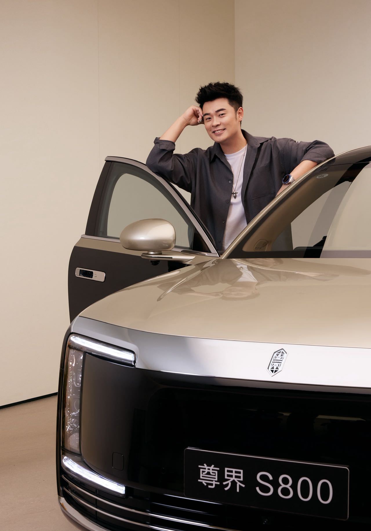 陈赫提车vlog陈赫提车，终于知道什么叫“喜欢是藏不住”提前82天给自己订车，再