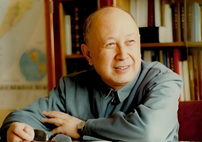 1956年，钱学森分到了一辆蓝色轿车，全北京只有2辆，可聂帅得知后却勃然大怒：“