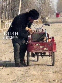 “这不得上人民日报！”2026年1月14日，山东临沂，92岁老人骑着三