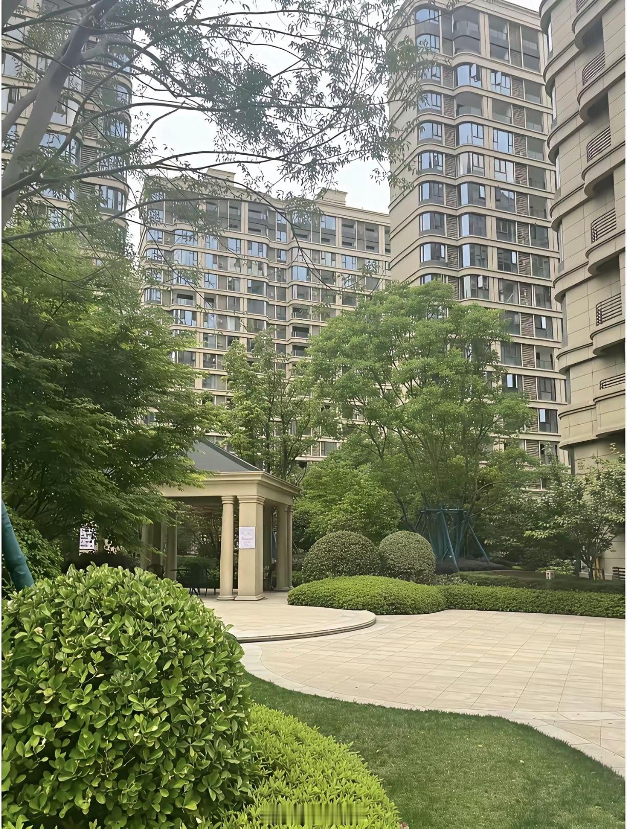 婚期就剩3个月了，女方突然买了一套160多万的房子，自己一个月工资9000块，房