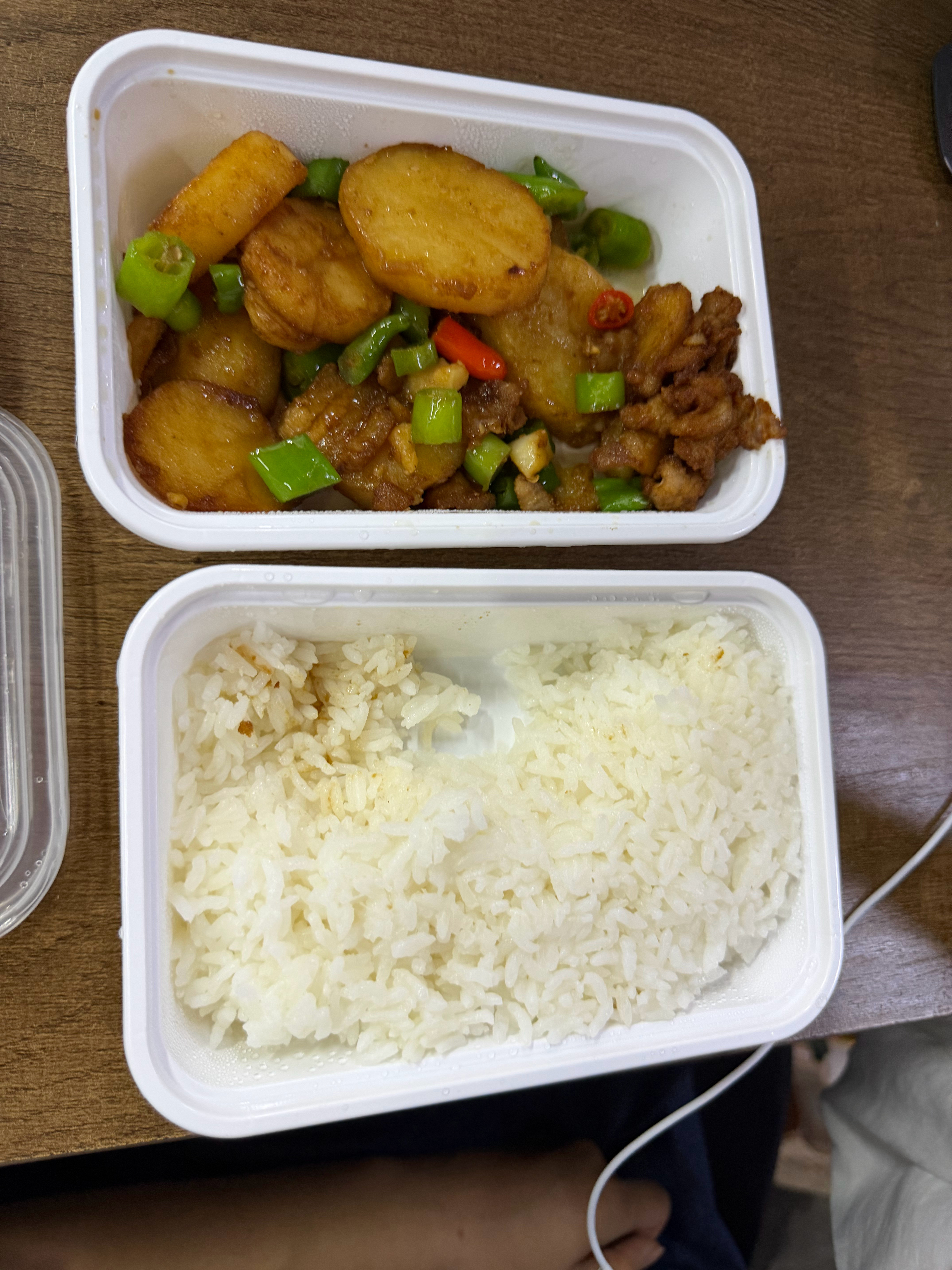 刚才看了3个同事点的外卖，17元、15元、14元，是不是大部分人吃饭，每顿都不超