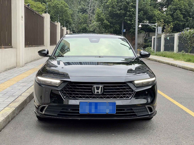 愉快的决定就是雅阁了我原本的打算是直接买25款雅阁，但后来想想没必要，因为新款