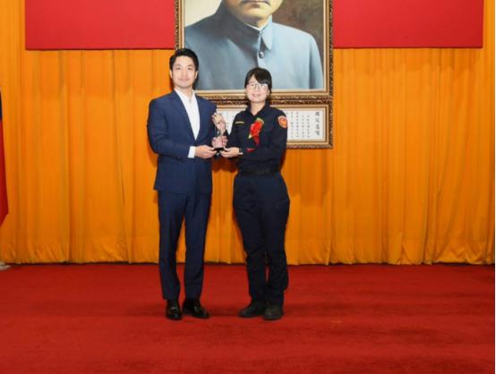 中国台湾省，蒋经国的孙儿蒋万安说：听闻噩耗的第一时间，我非常心痛！ 他还特意